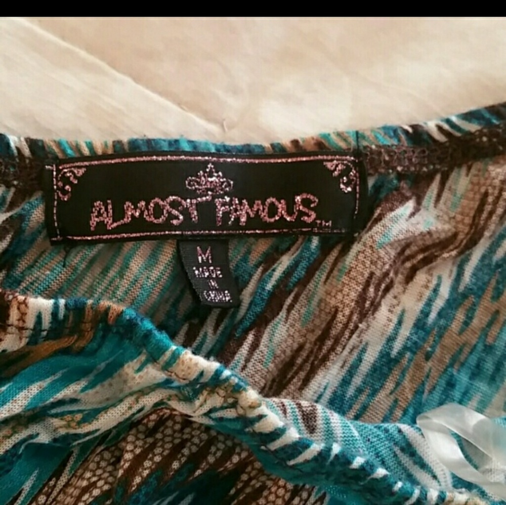 One shoulder groovy shirt